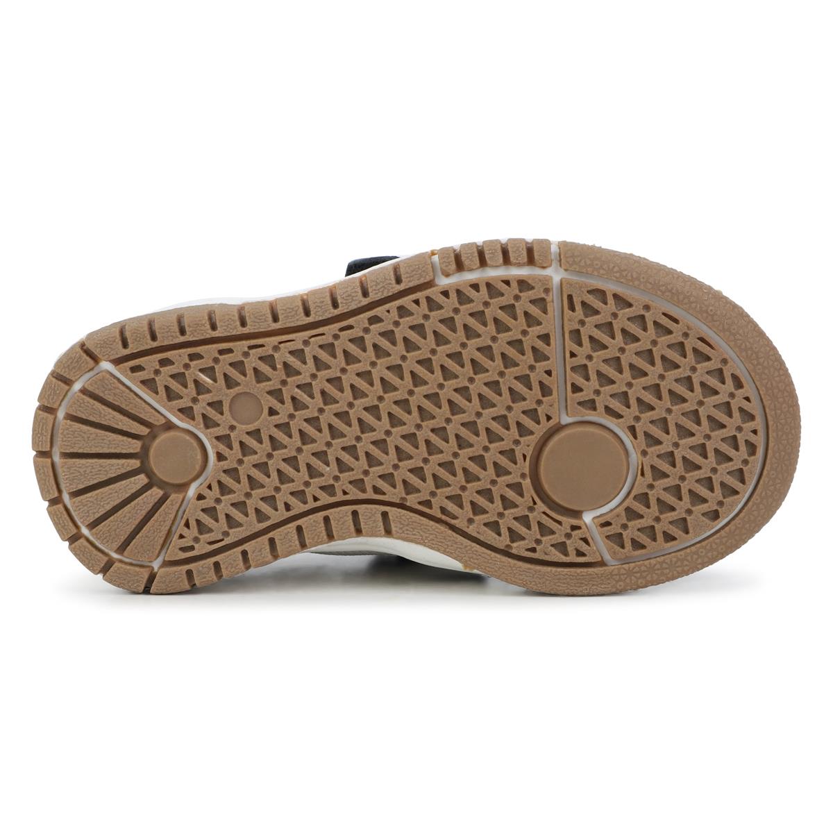 男婴黑色运动鞋