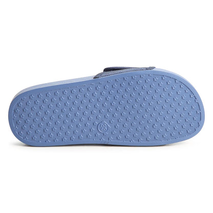 男童蓝色拖鞋