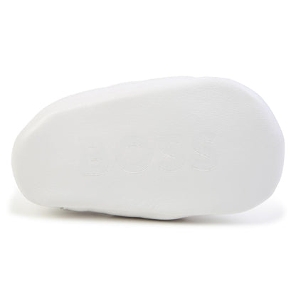 女婴白色平底鞋