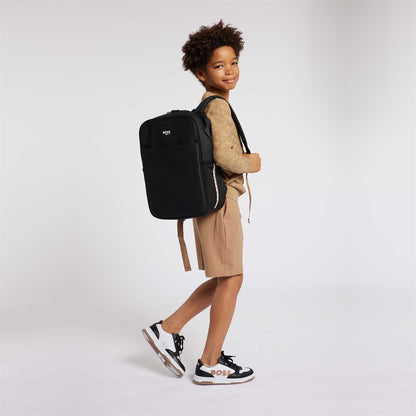 男童黑色背包(36x26x12cm)