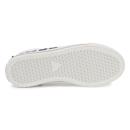 男童白色运动鞋