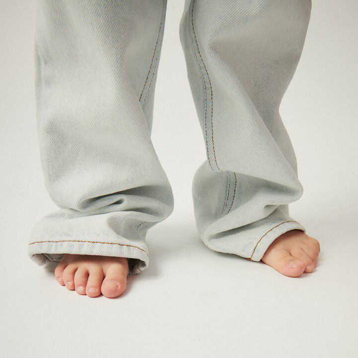 儿童漂白蓝色牛仔裤