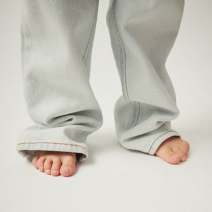 儿童漂白蓝色牛仔裤