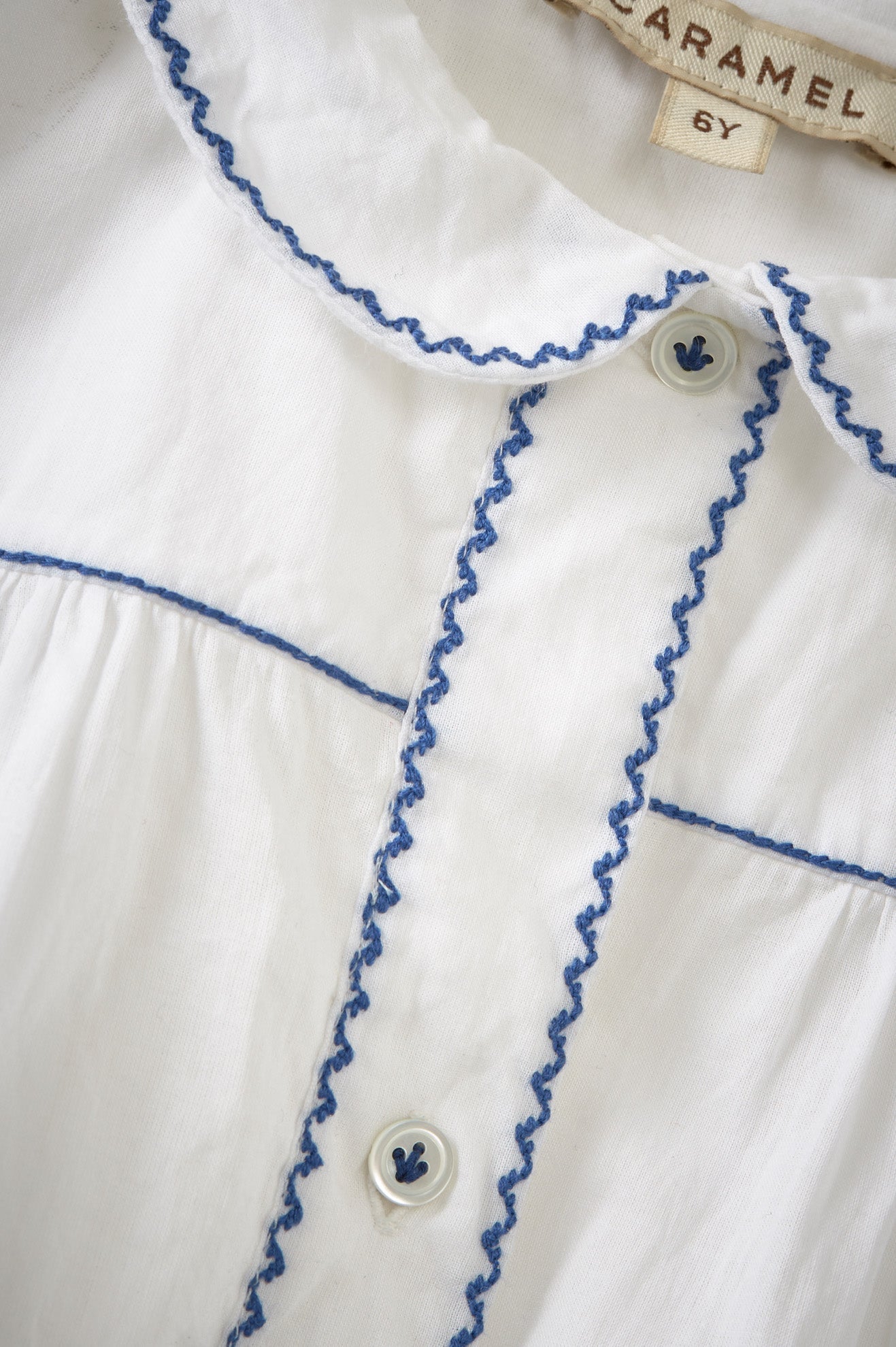 女童白色棉上衣