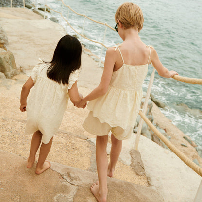 女童米白色刺绣棉吊带上衣