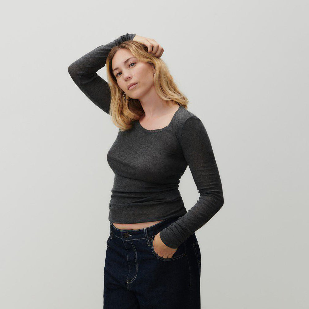 女士灰黑色棉T恤