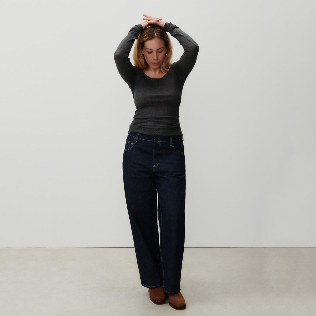 女士灰黑色棉T恤