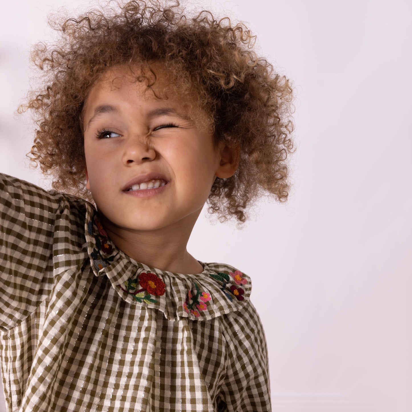 女童绿色格子刺绣棉上衣