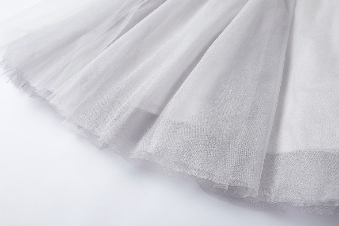 女童银色荷叶边珍珠拼纱连衣裙