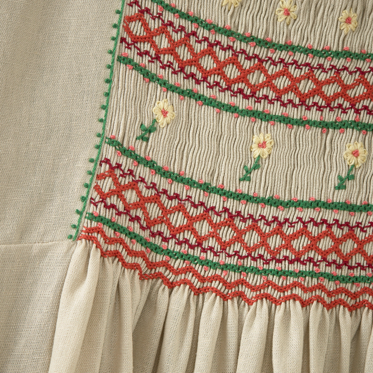 女童米色连衣裙