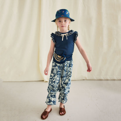 儿童藏青色钩织半月形腰包