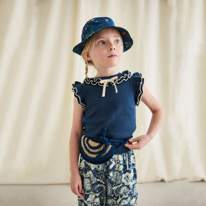 儿童藏青色钩织半月形腰包