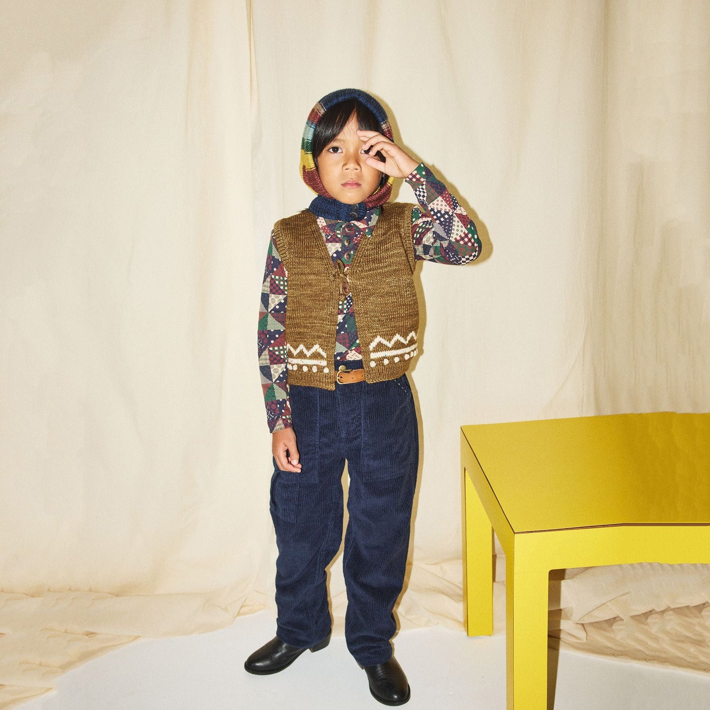 儿童棕色针织羊毛马甲