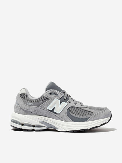 New Balance Kids 2002 系带徽标运动鞋（灰色）
