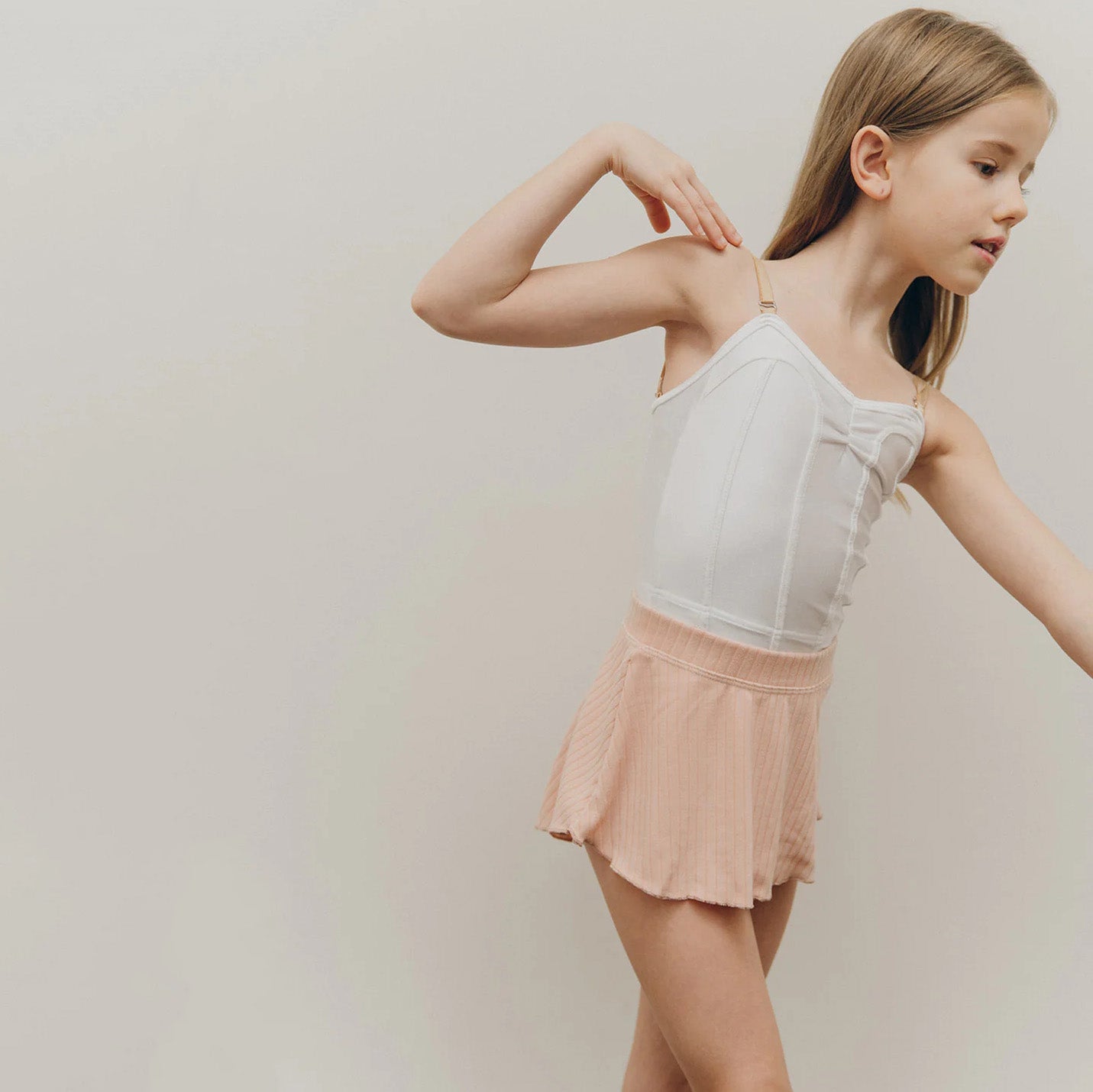 女童粉色芭蕾舞短裙