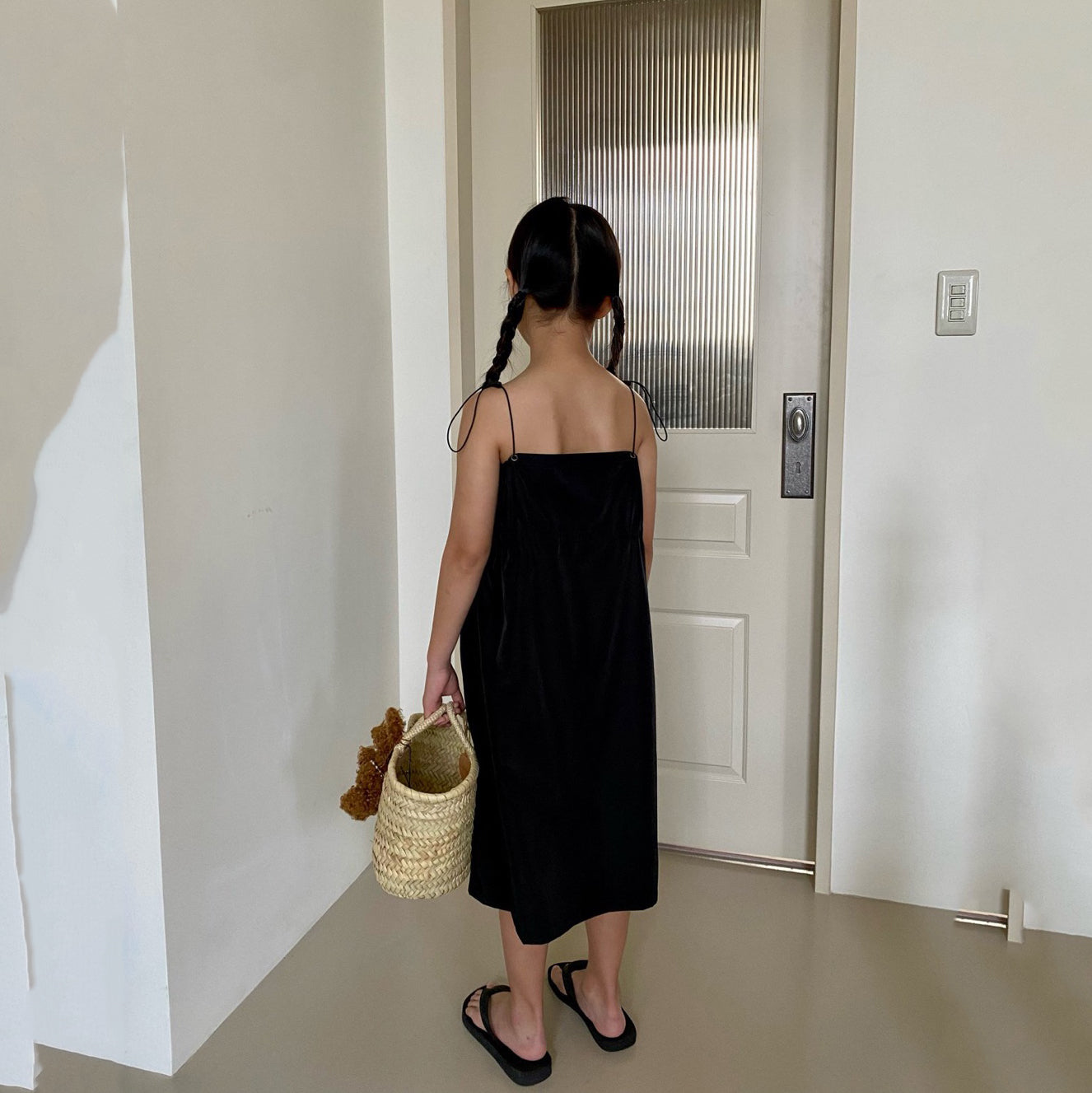 女童黑色连衣裙