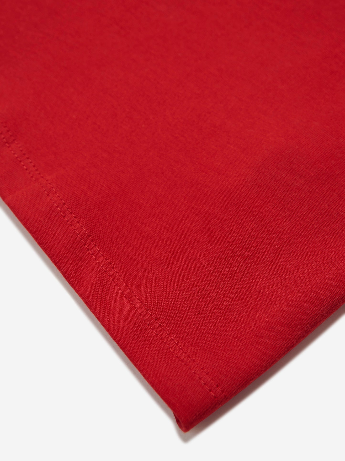 男婴红色平纹针织徽标 T 恤