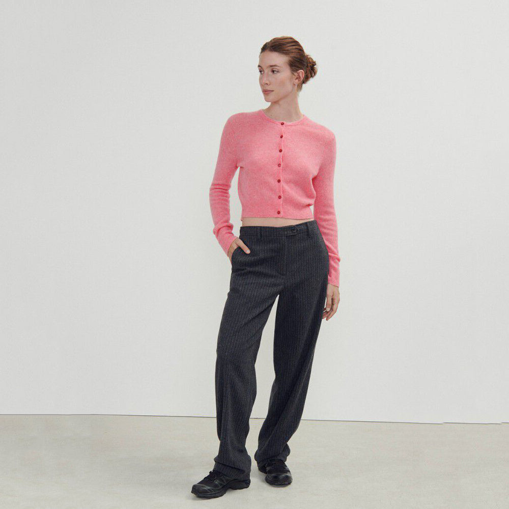 女士粉色羊毛开衫