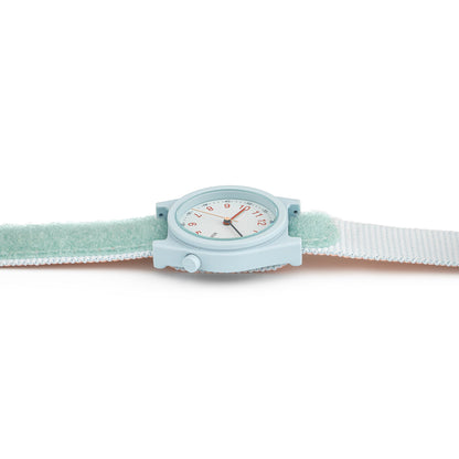 儿童浅蓝色手表