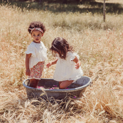 女婴白色刺绣棉连体衣
