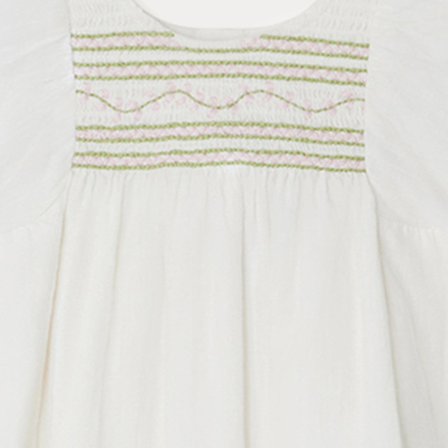 女婴白色棉连衣裙