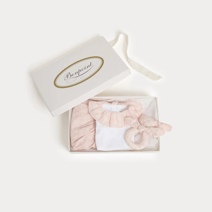 女婴白色棉套装