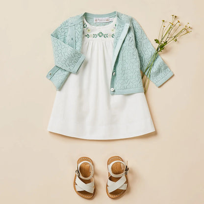 女婴白色刺绣棉连衣裙