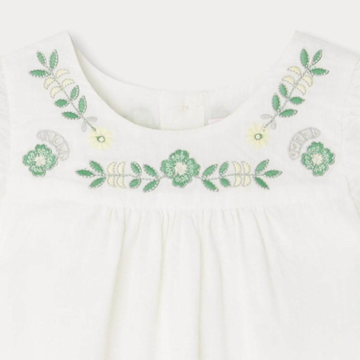 女婴白色刺绣棉连衣裙