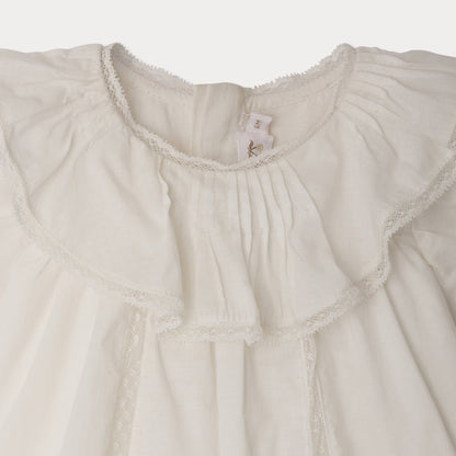 女婴白色棉连衣裙套装