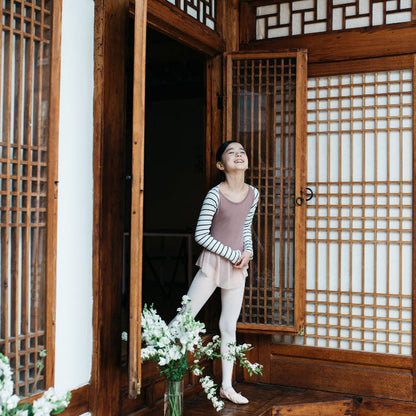 女童白色条纹芭蕾舞披肩
