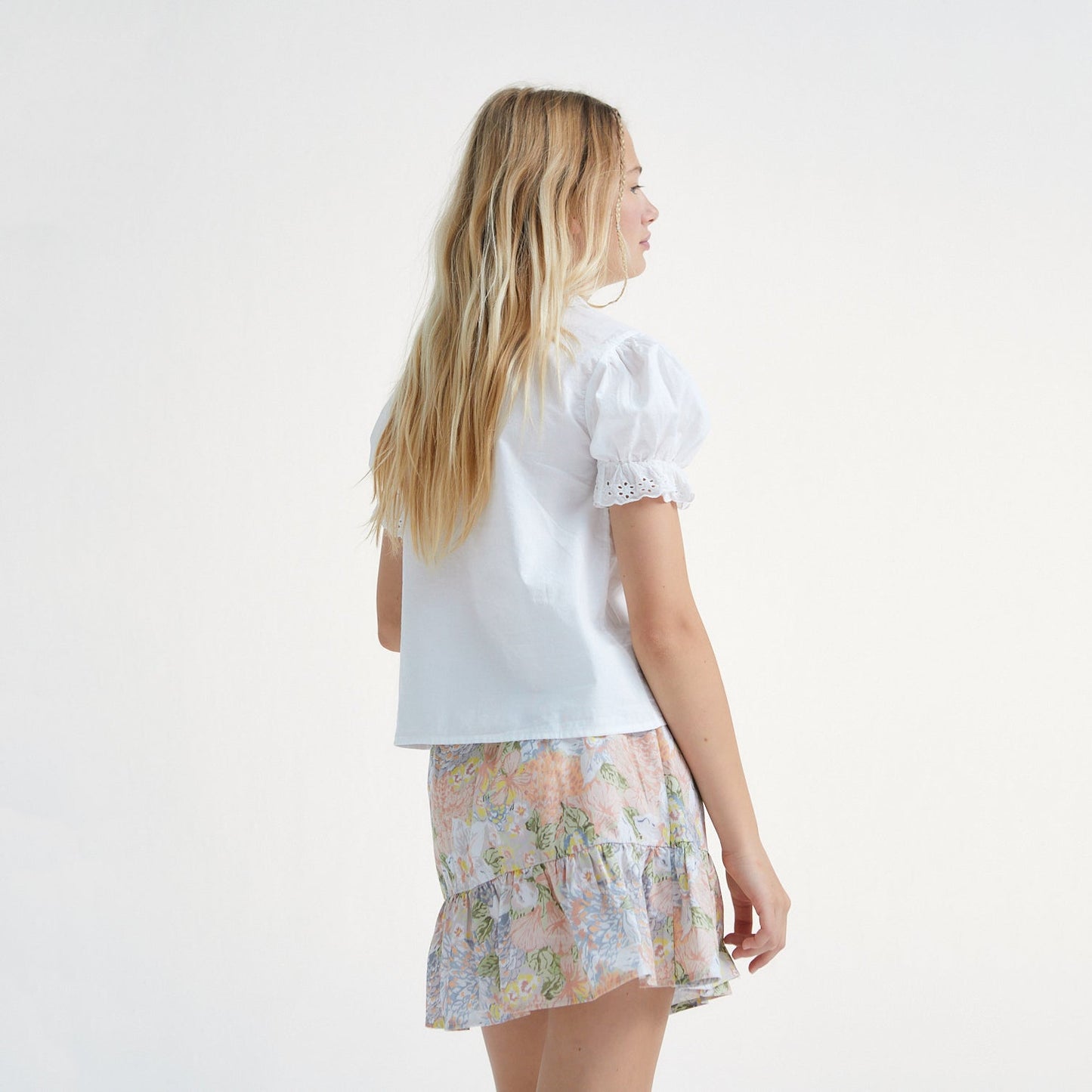 女童白色刺绣棉衬衫