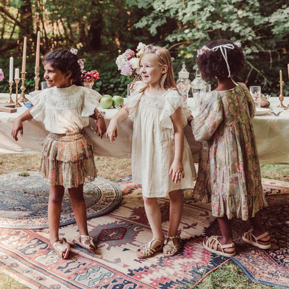 女童奶油白荷叶袖棉上衣