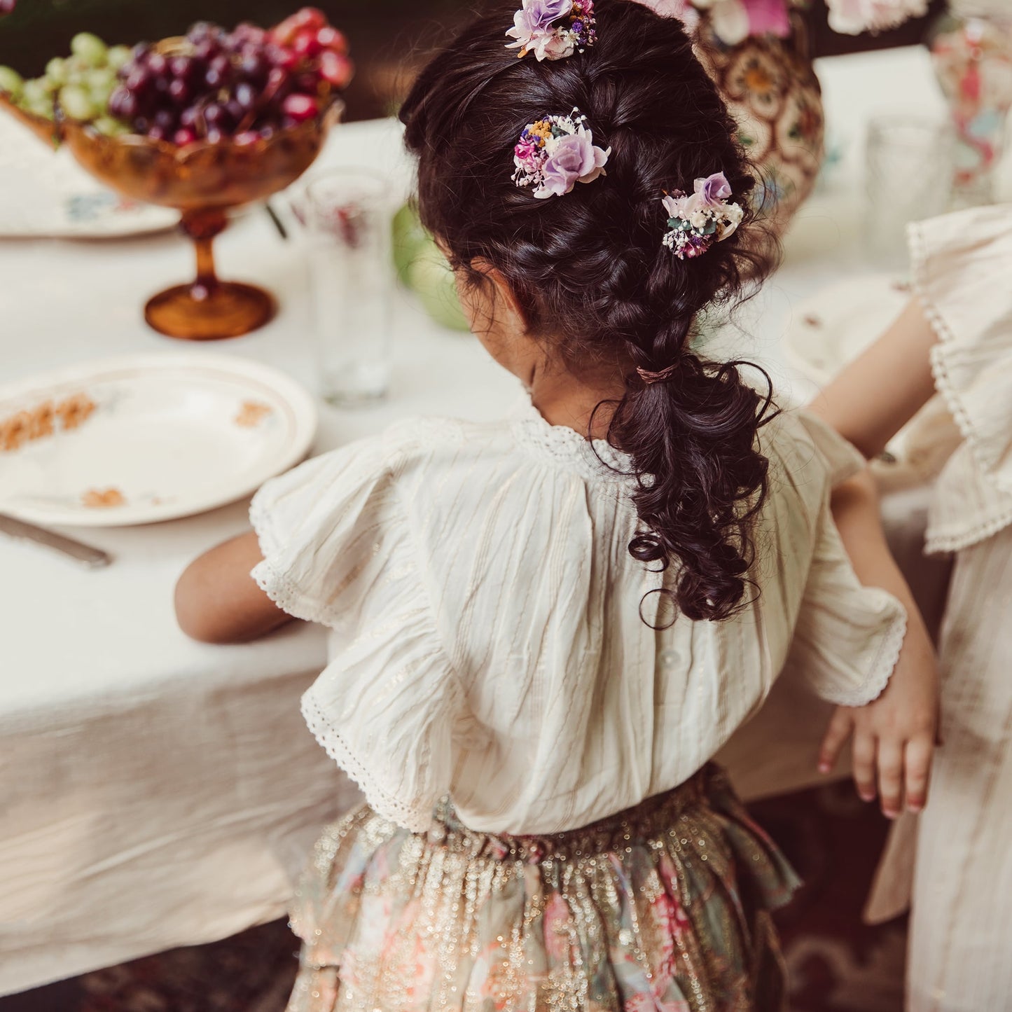女童奶油白荷叶袖棉上衣