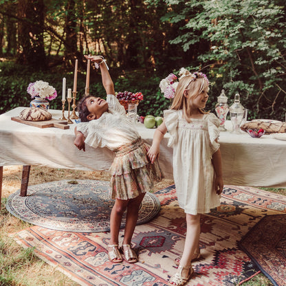 女童奶油白荷叶袖棉上衣