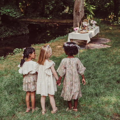 女童奶油白荷叶袖棉上衣