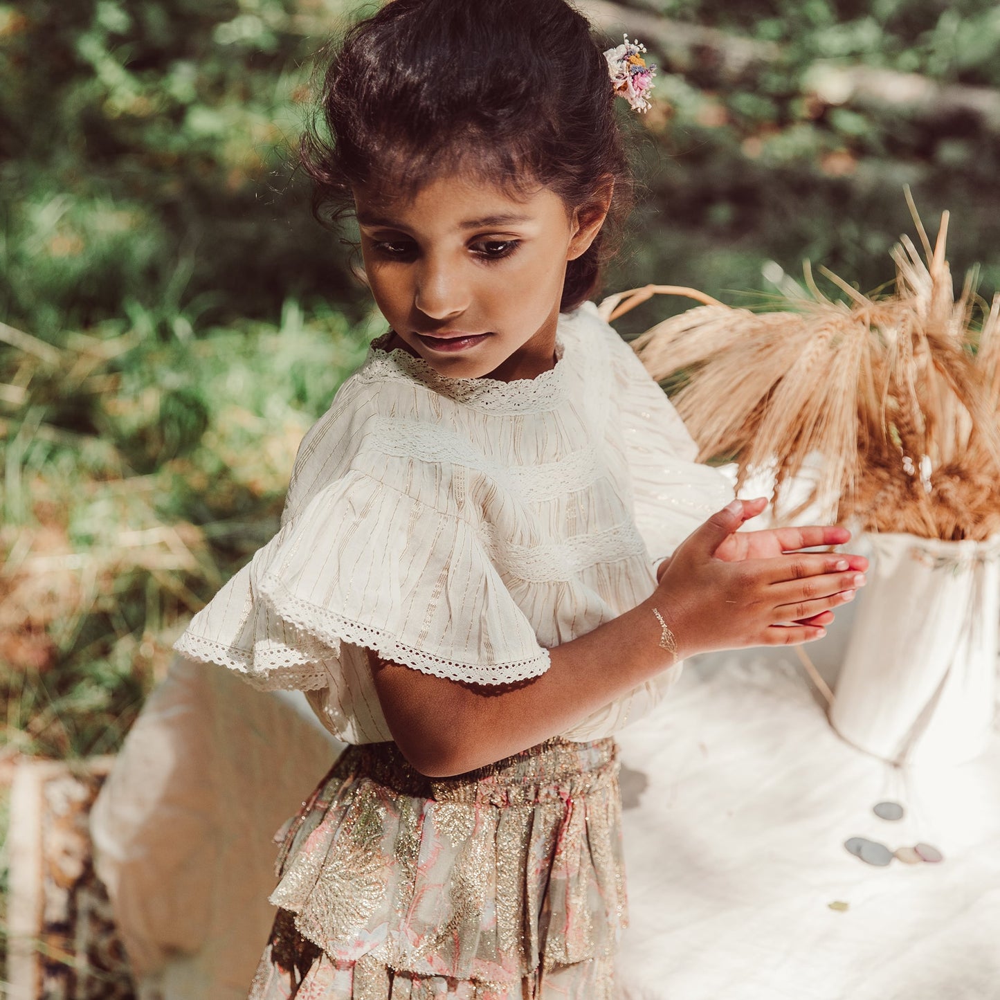 女童奶油白荷叶袖棉上衣