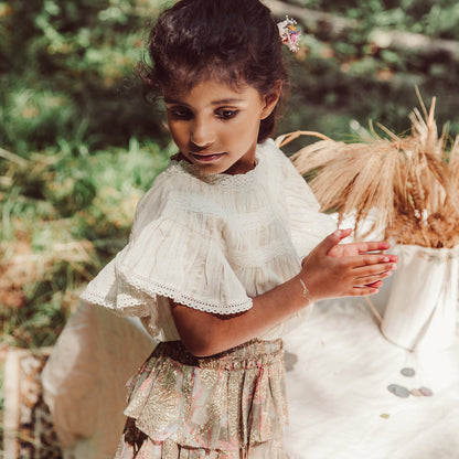 女童奶油白荷叶袖棉上衣