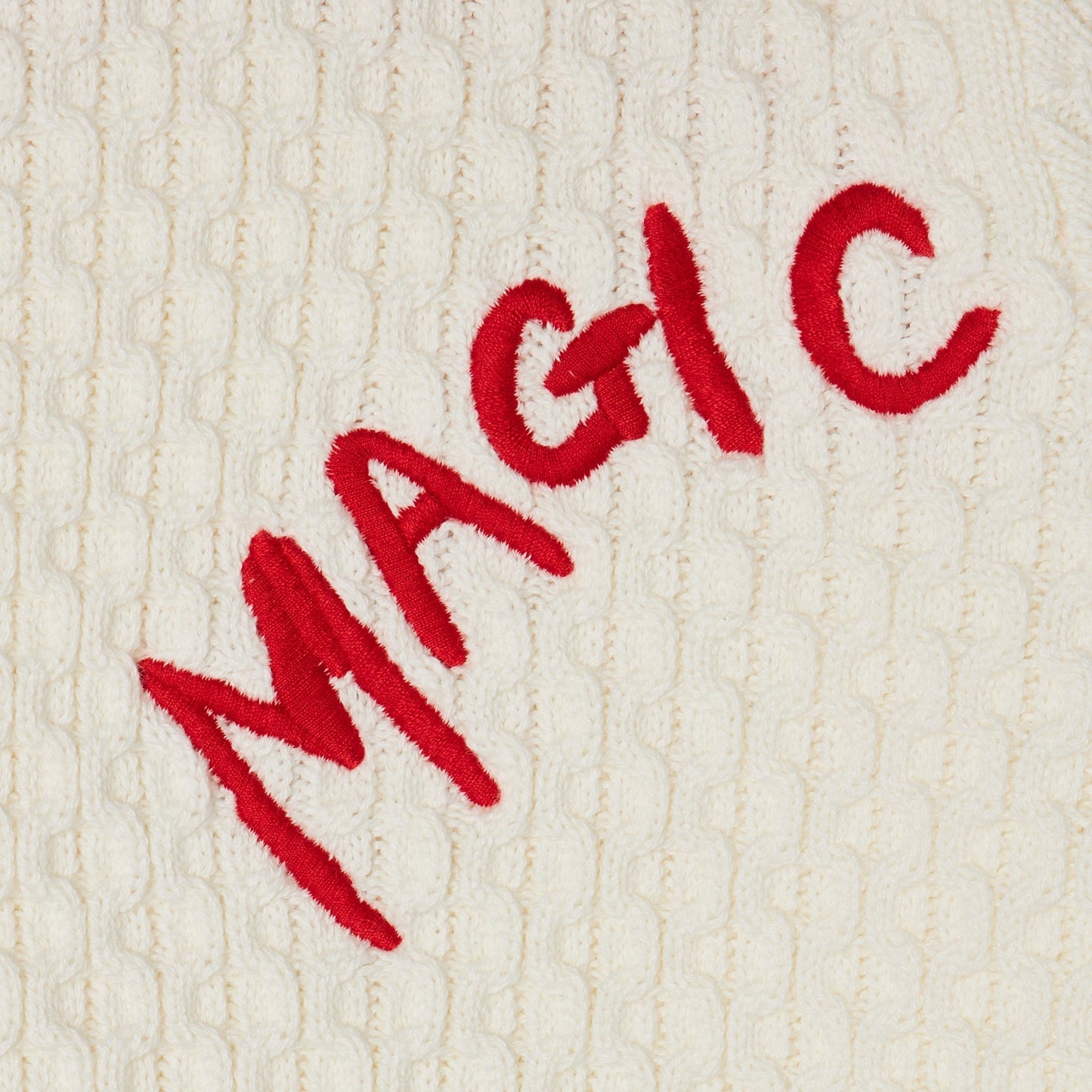 女童白色刺绣毛衣