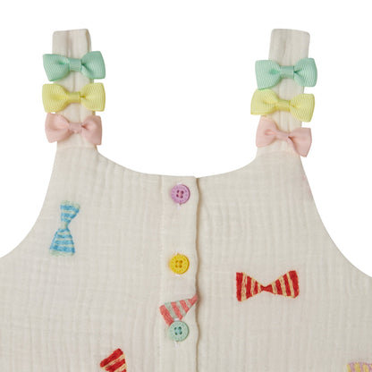 女婴白色刺绣连衣裙套装