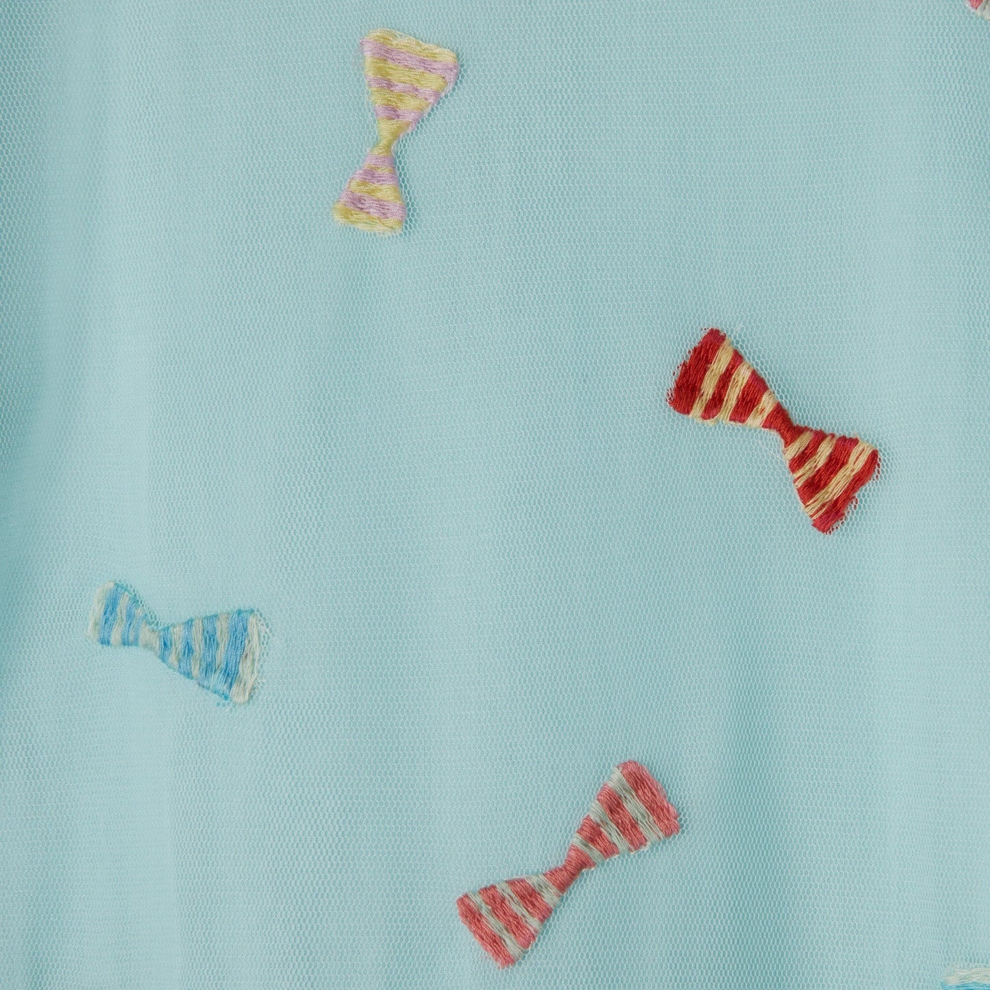 女婴浅蓝色刺绣连衣裙