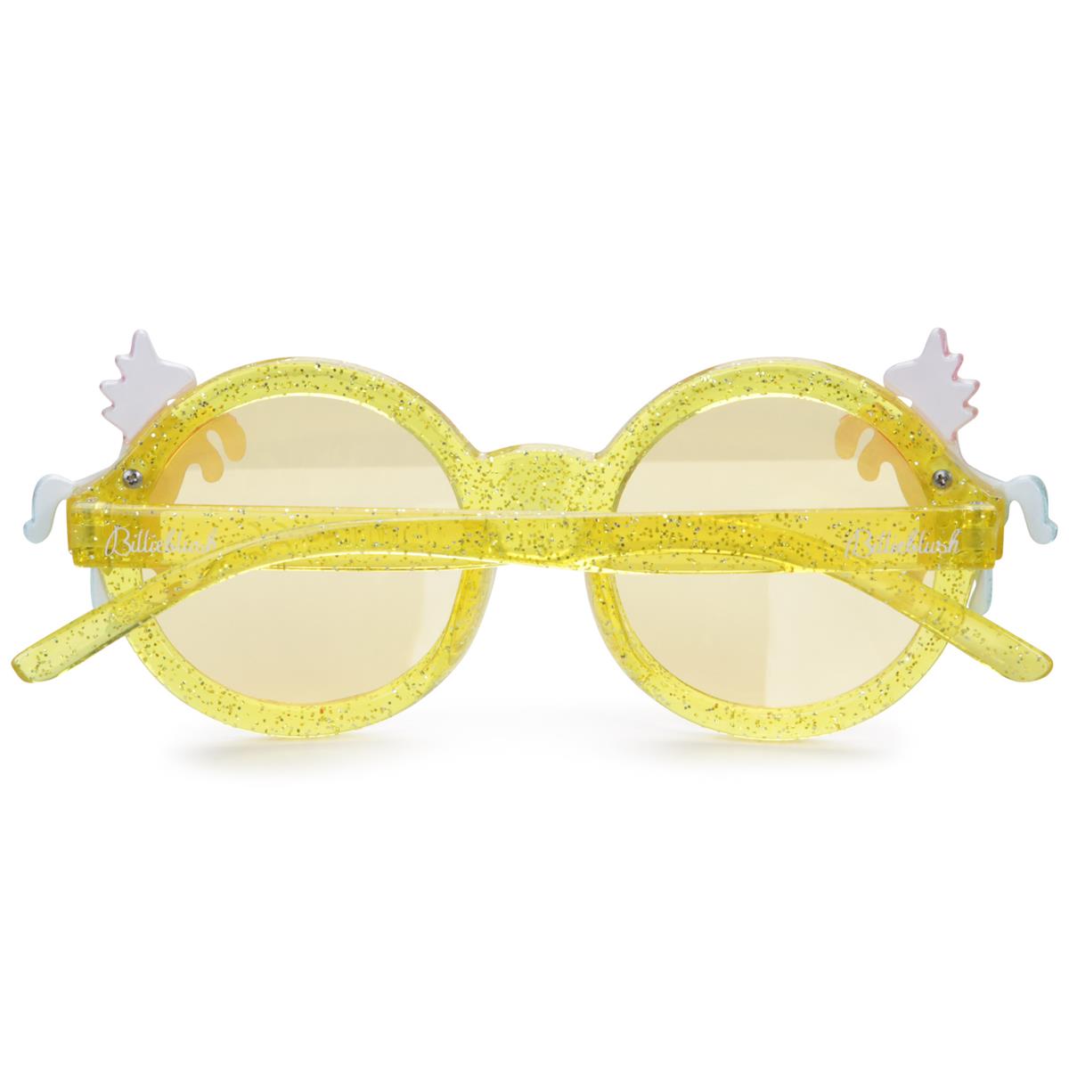 女童黄色太阳镜