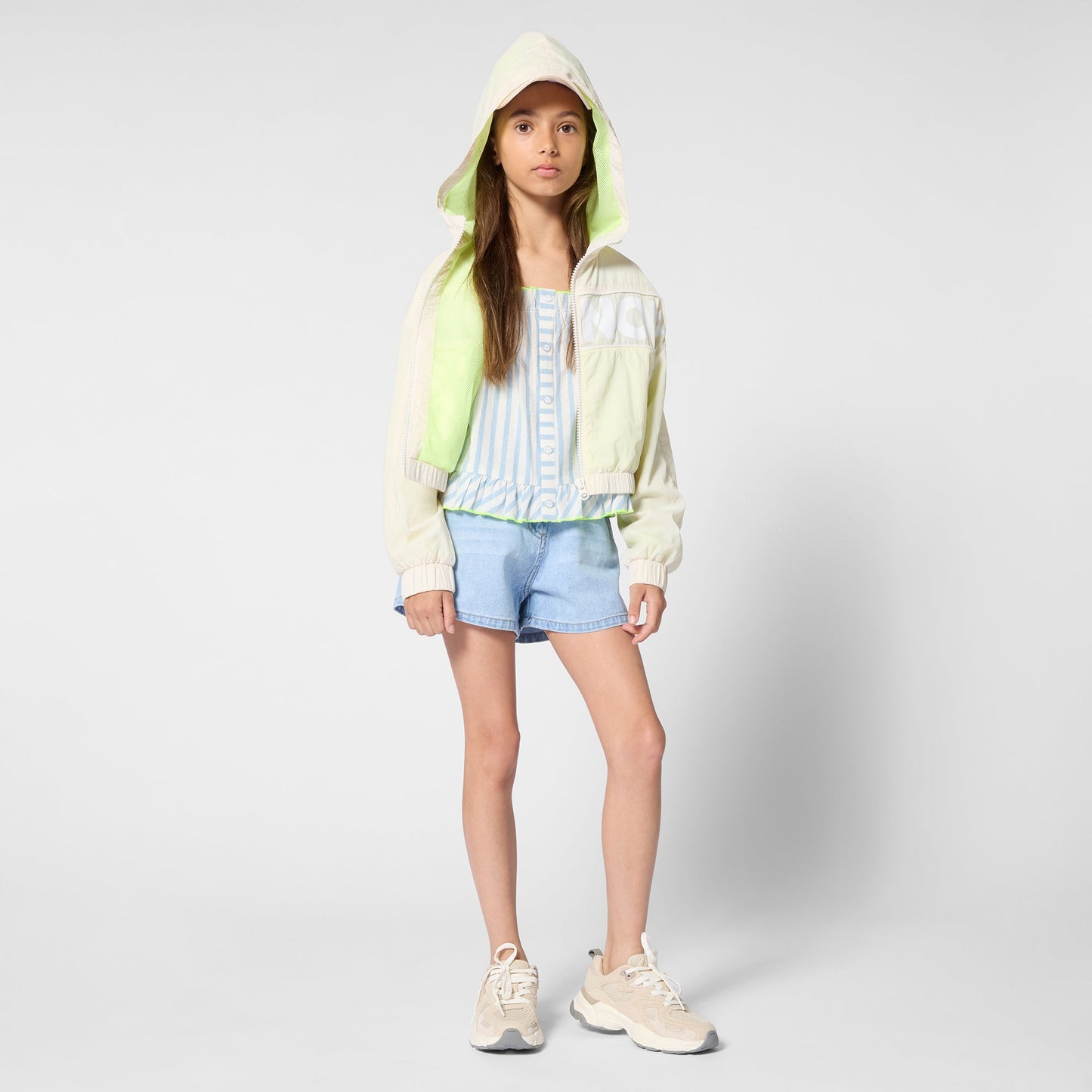 女童浅蓝色牛仔短裤