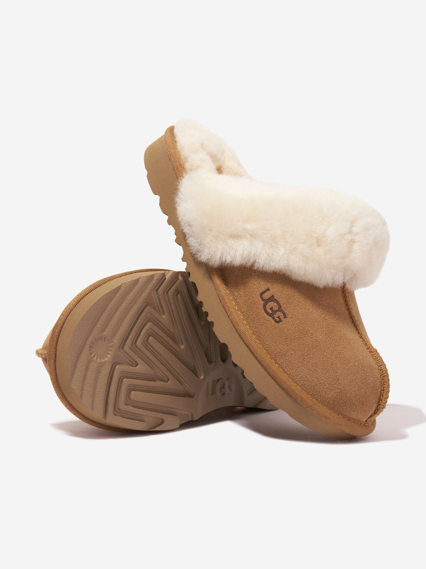 UGG 女童 Cozy II 拖鞋（棕色）