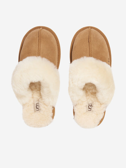 UGG 女童 Cozy II 拖鞋（棕色）