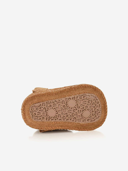 UGG Baby Neumel 短靴和小圆帽礼品套装