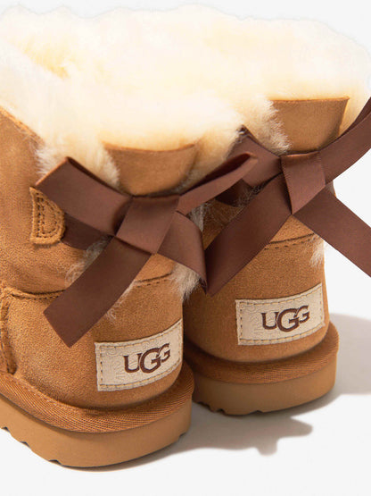 UGG 女童 Mini Bailey Bow II 靴子（棕色）
