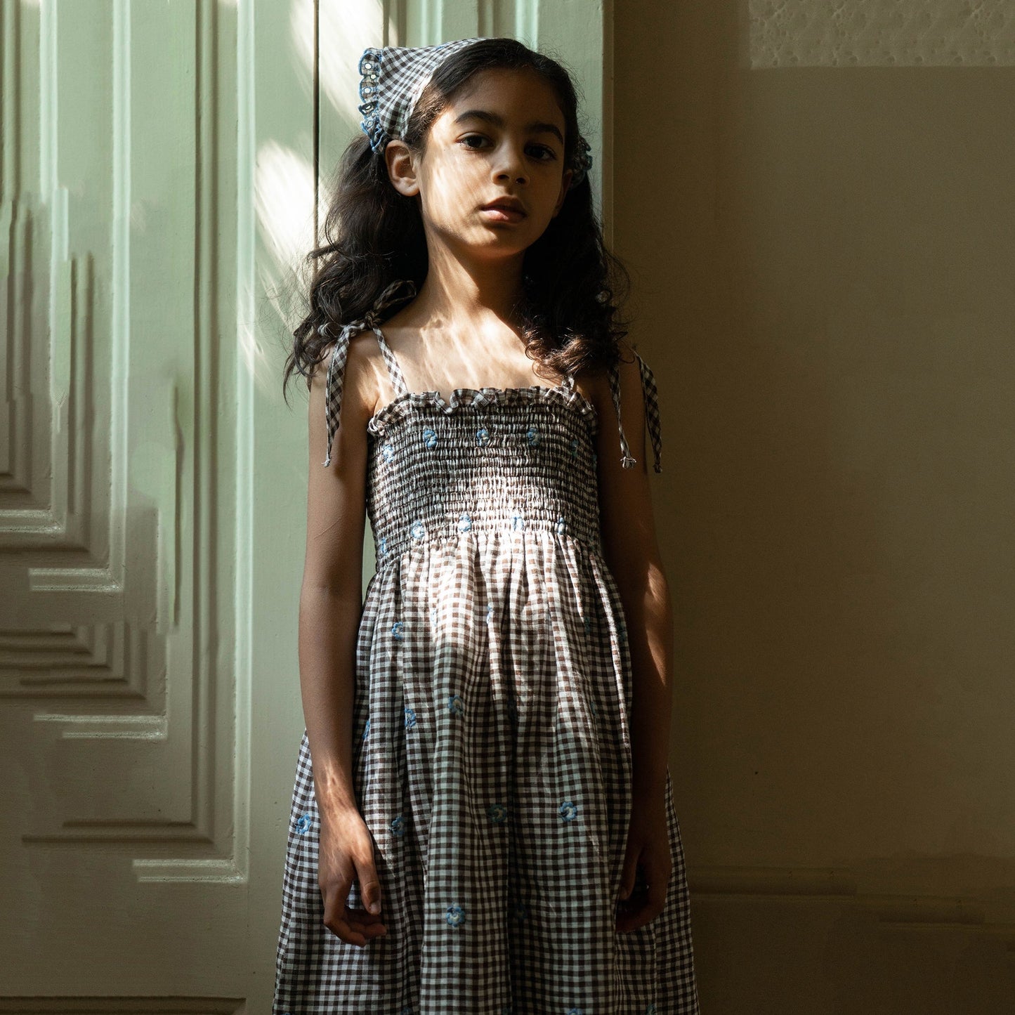 女童黑色格子刺绣连衣裙