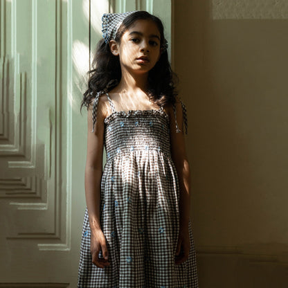 女童黑色格子刺绣连衣裙