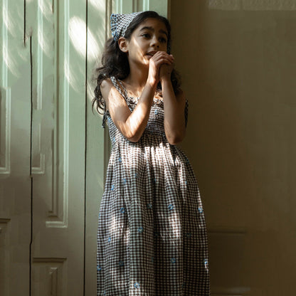 女童黑色格子刺绣连衣裙