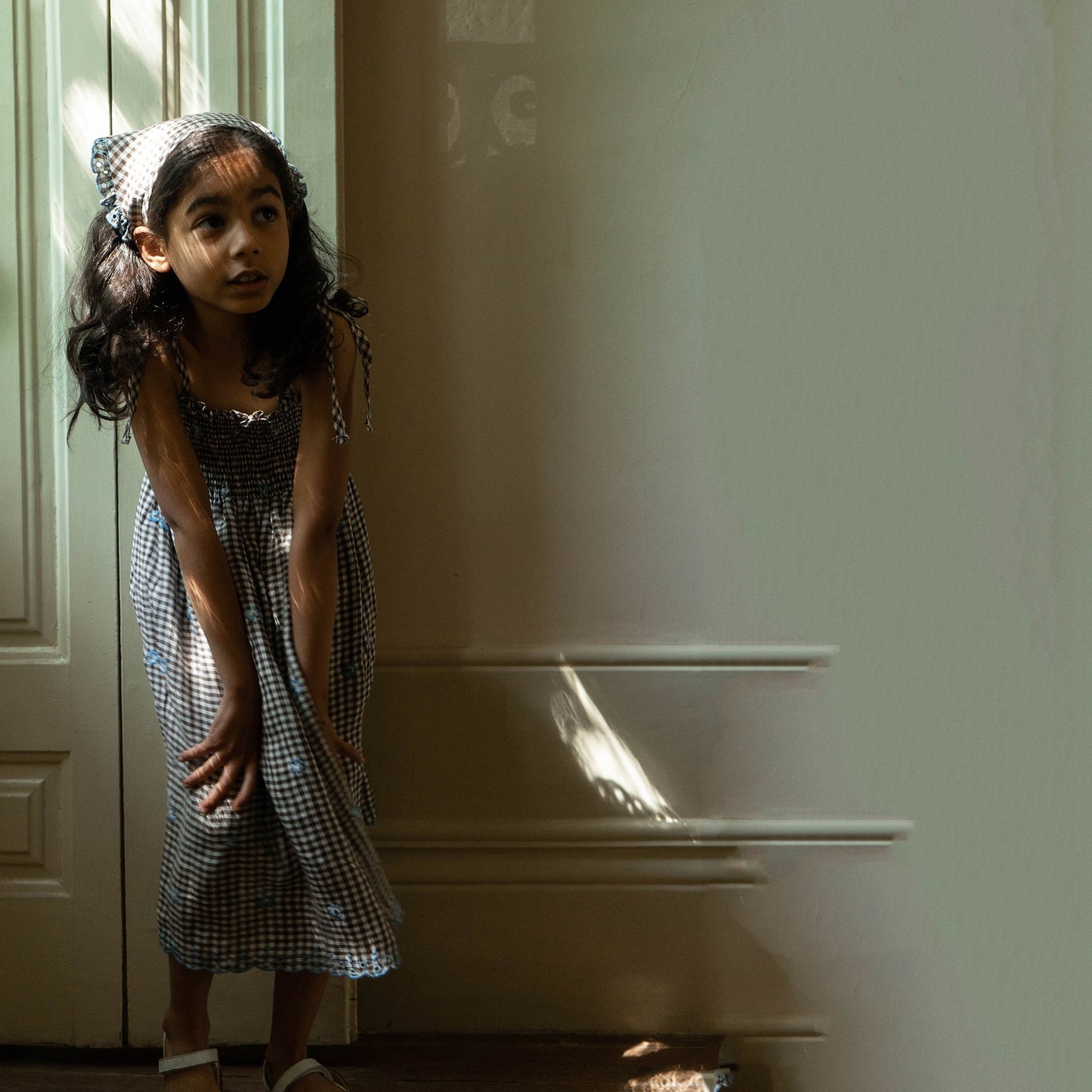 女童黑色格子刺绣连衣裙